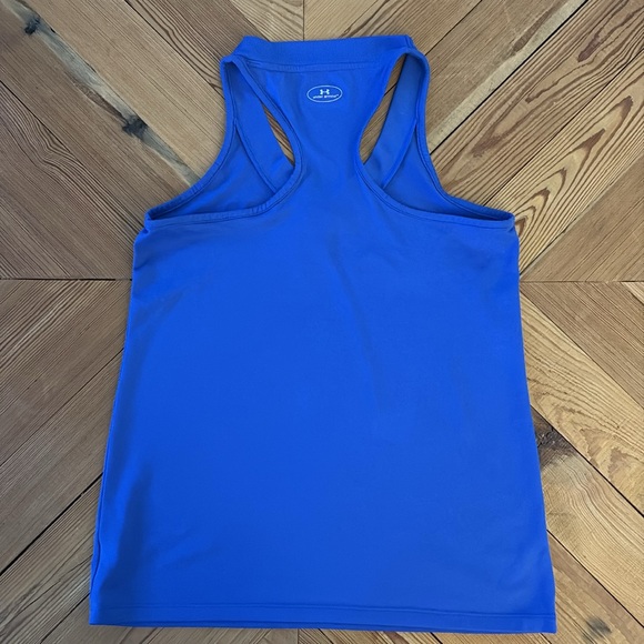 Women’s Under Armour Semi-fitted heat gear in Medium - Picture 2 of 3